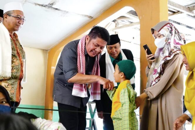 
Pimpinan Ponpes Nurul Qomar Akui Perhatian Herman Deru pada Kemajuan Ponpes Sangat Tinggi