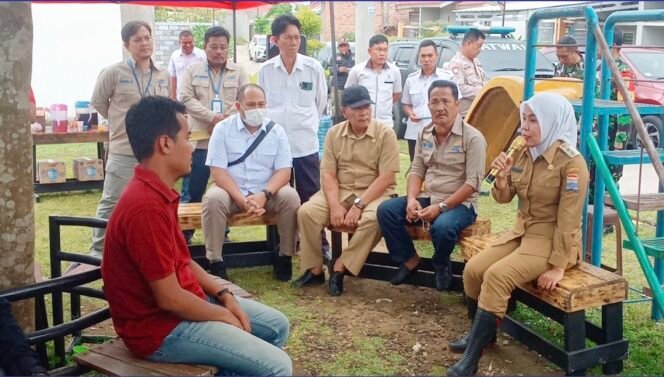 
Warga Surya Akbar Butuh Air Bersih dan Lampu Jalan, Wawako Fitrianti Siap Tindaklanjuti