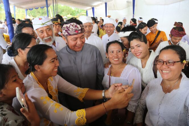
Herman Deru Ajak Umat Hindu Jaga Kondusifitas Sumsel