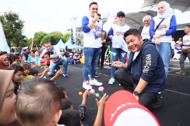 
Gubernur Herman Deru dan KORMI Sumsel Olahraga Bareng Ribuan Warga OKU