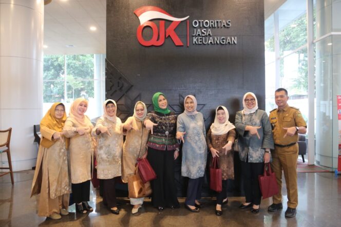 
Feby Deru Hadiri Seminar Literasi Keuangan OJK Bagi Kalangan Perempuan Sumsel