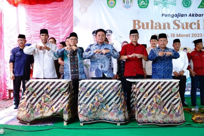 
Herman Deru Resmikan Kantor Camat dan Jalan Penghubung Tingkatkan Perekonomian Warga Desa Songo Makmur