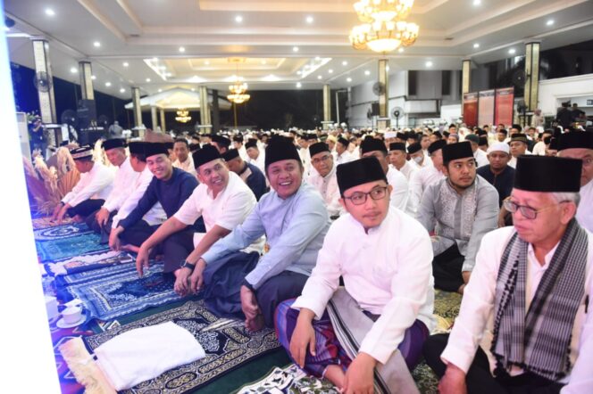 
Antisipasi Terjadinya Inflasi, Herman Deru Ingatkan Jajaran Pantau Ketersedian Bahan Pokok di Pasaran