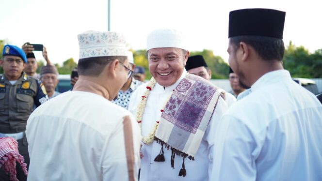 
Herman Deru Resmikan Pesantren Ash-Shiddiqin Pakjo