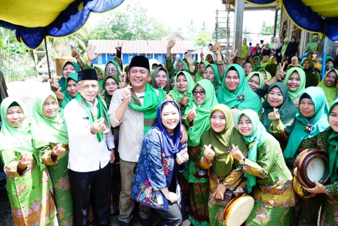 
Antusias Warga Sambut Kehadiran Herman Deru Saat Hadiri Pengajian Nisfu Syaban di OKI