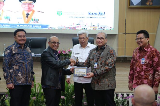 
Terima Kunker Panitia Banggar DPR RI, Mawardi Yahya Paparkan Sejumlah Program Percepatan Pemulihan Ekonomi Sumsel