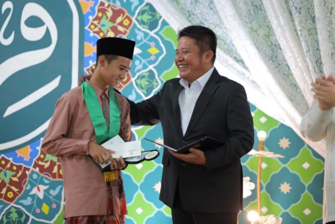 
Herman Deru Ingatkan Pemkab/ Pemkot Masif Berikan Perhatian Khusus Bagi Guru Ngaji