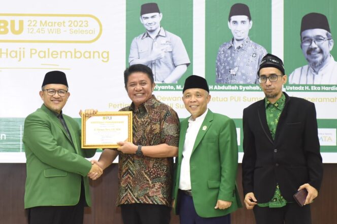 
Berhasil Syiarkan Islam Melalui Program Rumah Tahfidz, Herman Deru Dapat Penghargaan Tokoh Terbaik dari DPP PUI