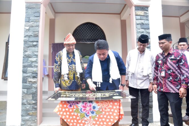 
Herman Deru Resmikan Masjid dan Islamic Center As-Salam Raudhotul Qur’an Azzam di Desa Sako Banyuasin