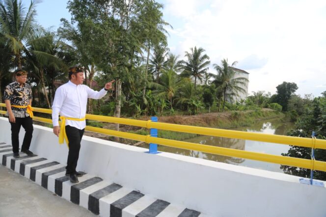 
Gubernur Herman Deru Resmikan Jembatan Penghubung Kabupaten OKU Timur dan OKI