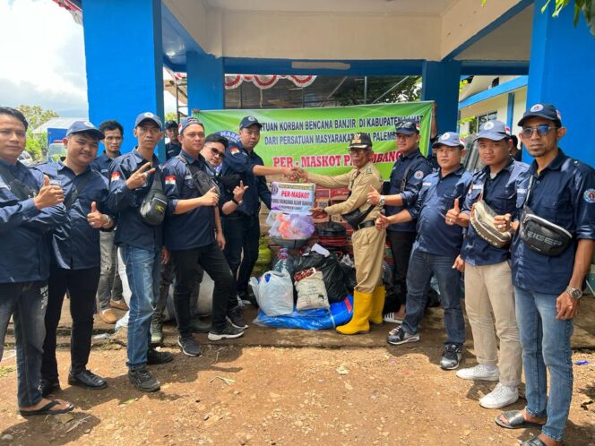 
					Per-Maskot Beri Bantuan Peralatan ke Korban Banjir Bandang di Lahat