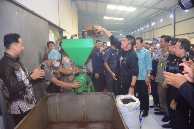 
					Resmikan Pabrik Pengolahan Kopi Gending Sriwijaya, Herman Deru Tekankan  Jaga Kualitas dan Mutu  Kopi Khas Sumsel