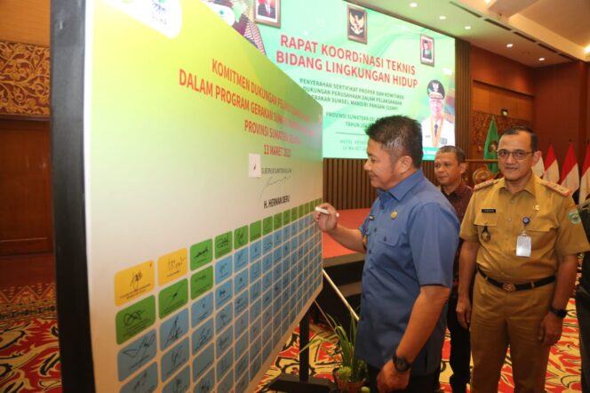 
Gubernur Herman Deru Bersama Korporasi Teken Komitmen Perkuat Kerjasama Masifkan GSMP  Tekan Laju Inflasi Daerah