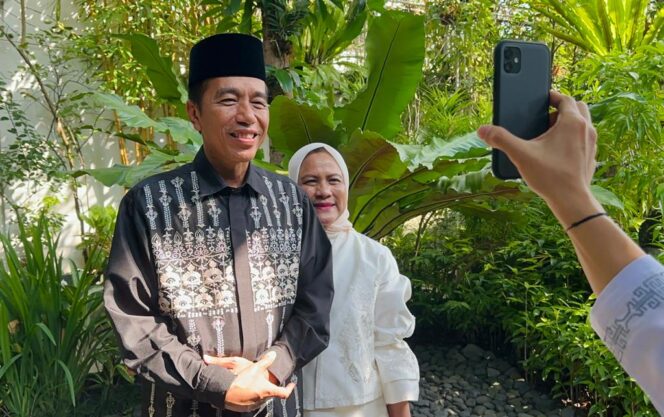 
Hari Lebaran, Presiden Jokowi Silaturahmi dengan Wapres via Panggilan Video