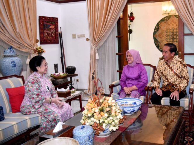 
Presiden Jokowi Silaturahmi dengan Presiden Ke-5 RI Megawati Soekarnoputri