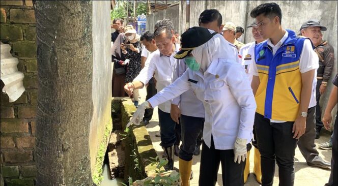 
Tutupi Saluran Air, Pemkot Palembang Akan Bongkar Saluran Air di Karya Baru