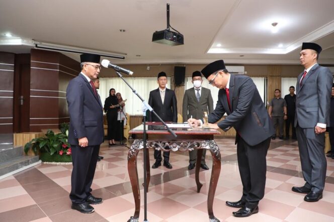 
Pj Bupati Apriyadi Lantik Kadis PUPR dan Direktur RSUD Sekayu