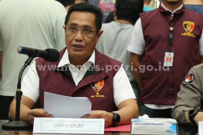 
Bersembunyi, Polri Buru Dito Mahendra di Kasus Senpi Ilegal
