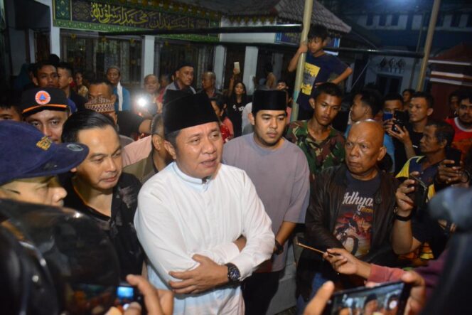 
Usai Salat Tarawih, Herman Deru Langsung Tinjau Lokasi Kebakaran di 27 Ilir Palembang