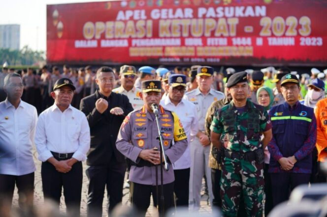 
					Kapolri Pimpin Apel Operasi Ketupat 2023: Lakukan Patroli, Tempatkan Personel Berseragam Saat Salat Idul Fitri