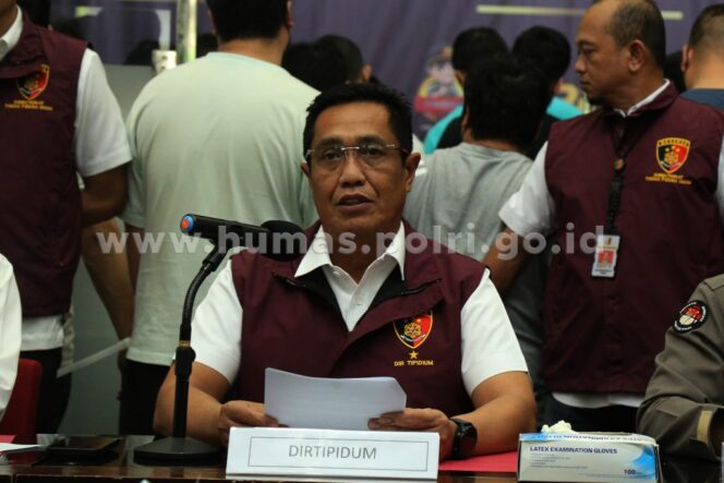 
Polri Kordinasi dengan KPK dan Imigrasi Cari Dito Mahendra di Kasus Senpi Ilegal