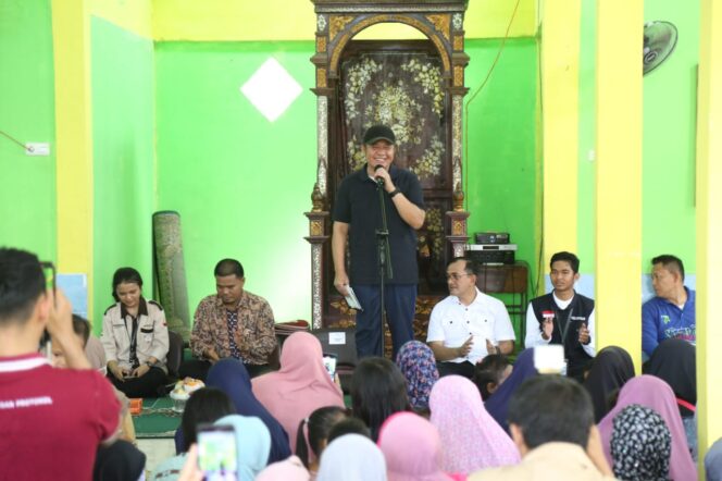 
Fasilitasi Air Bersih Warga, Herman Deru Instruksikan Disperkim Pasang Instalasi PDAM di Kampung Sungai Pedado