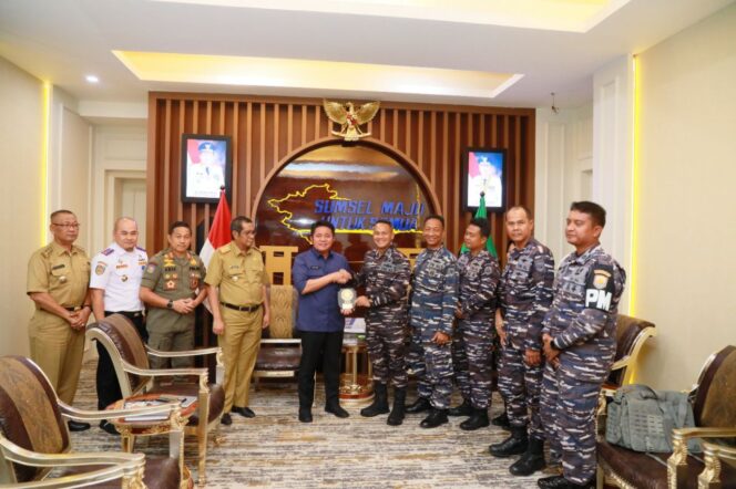 
Herman Deru Gandeng Danlanal Palembang Berantas Jual Beli Narkoba dari Jalur Perairan Sumsel