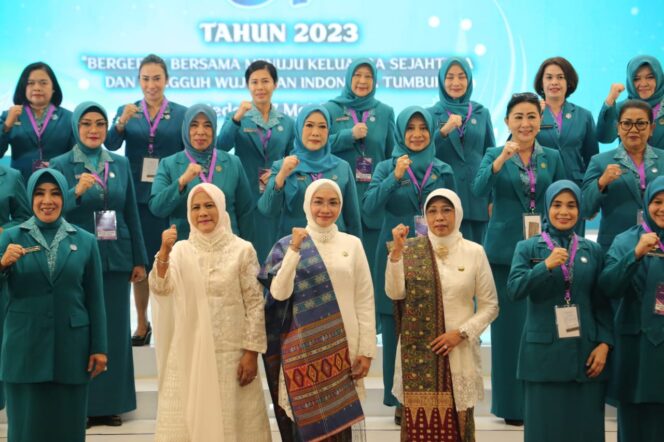 
Feby Deru Hadiri Peringatan HKG PKK Ke-51 Tingkat Nasional