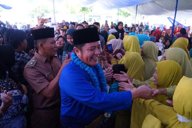 
Silaturahmi Bersama Ribuan Warga Lahat di Kecamatan Pajar Bulan, Herman Deru Mengaku Rasa Rindunya Terobati
