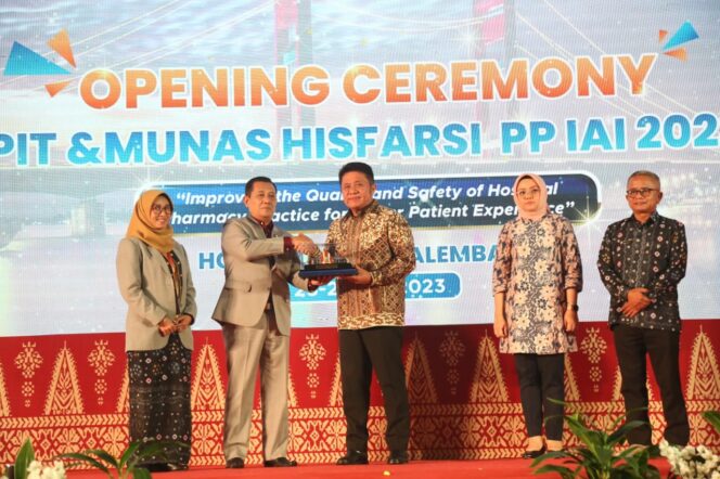 
Herman Deru Bangga Sumsel Dipercaya Sebagai Tuan Rumah Pertemuan Ilmiah Tahunan dan Munas HISFARSI PP IAI 2023