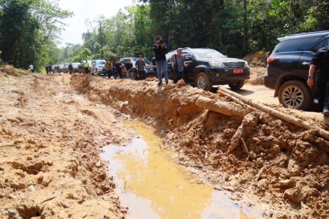 
Pemprov Sumsel Segera Alokasikan Anggaran Perbaikan Sejumlah Ruas Jalan Rusak di Kabupaten OKI
