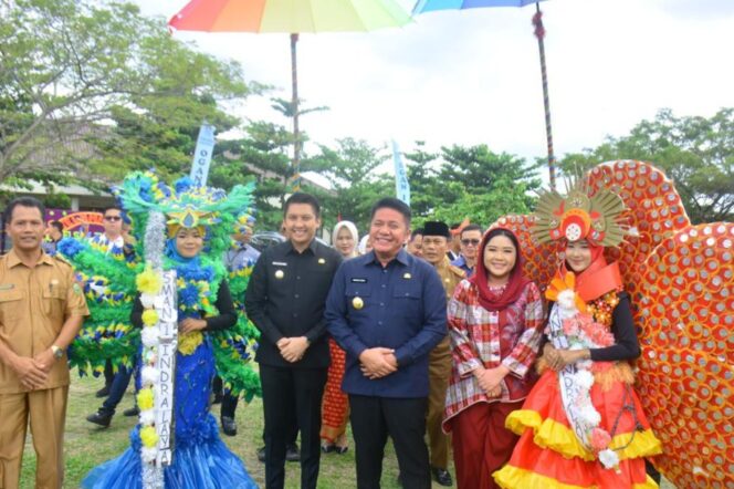 
Buka FLS2N SMK se Sumsel, Herman Deru Tantang Para Siswa SMK Ciptakan Inovasi-Inovasi Baru