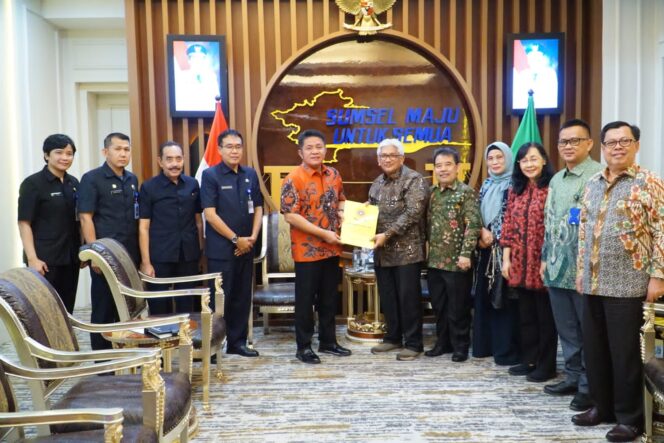 
Jelang Pemilihan Rektor Unsri, Herman Deru Harapkan Panitia Seleksi Memilih Sosok yang Memiliki Kualitas Terbaik