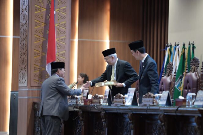 
9 Fraksi DPRD Sumsel Apresiasi Sejumlah Capaian yang Telah Diraih Pemprov Sumsel