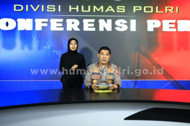 
Polri Tangkap 12 Orang Pelaku TPPO Jaringan Malaysia