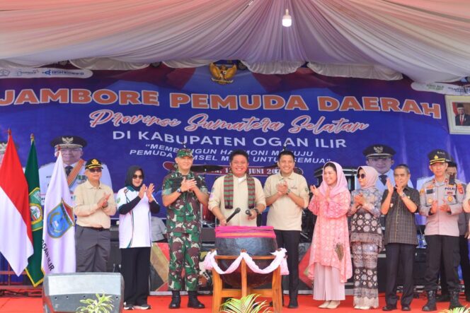 
Sambut Bonus Demografi, Herman Deru Motivasi Para Pemuda Untuk Mempersiapkan Diri Dengan Iptek dan Imtaq