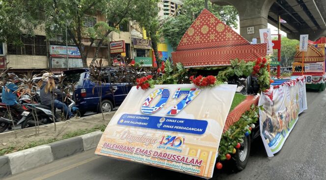 
Karnaval Mobil Hias Meriahkan HUT Palembang