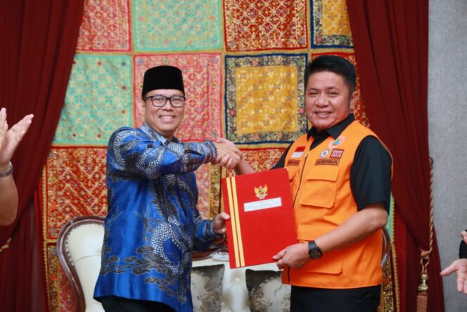 
Terima SK Perpanjangan Pj Bupati OKU, Teddy Meilwansyah Bertekad Sukseskan GSMP Inisiasi Herman Deru