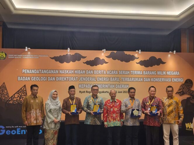 
					Terima Naskah Hibah Sumur Bor dari Kementrian ESDM, Bupati Joncik: Semoga Bermanfaat untuk Warga Empat Lawang