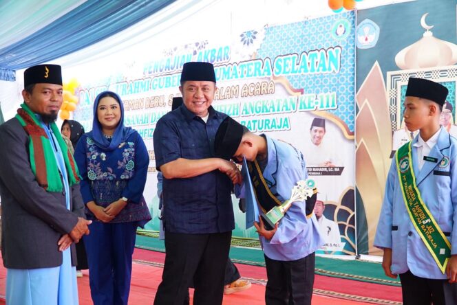 
Dukung Program Satu Desa Satu Rumah Tahfidz Inisiasi Herman Deru, Ponpes Raudhatul Qur’an Baturaja Berhasil Cetak Puluhan Penghafal Qur’an