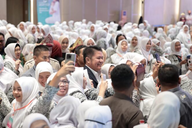 
					Herman Deru Sebut Profesi Bidan Garda Terdepan Dalam  Layanan Perbaikan Pola Hidup Ibu Hamil Cegah Bayi Lahir Stunting