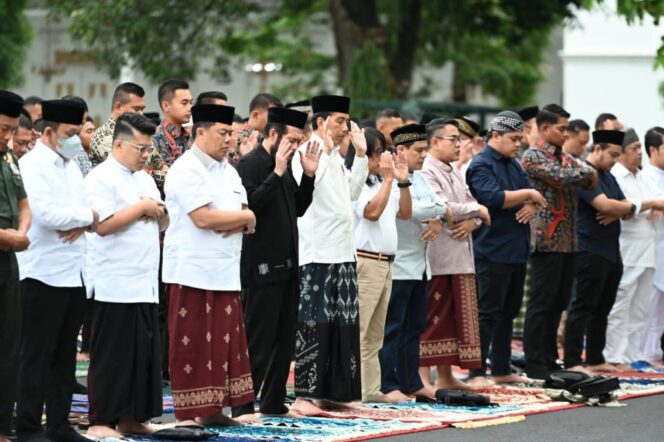 
Presiden dan Ibu Iriana Salat Iduladha 1444 H di Istana Yogyakarta Bersama Masyarakat