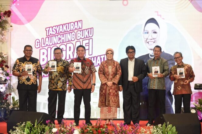 
Herman Deru Harapkan Buku “Singa Betina Parlemen Bumi Sriwijaya” Jadi Inspirasi Bagi Para Wanita Sumsel
