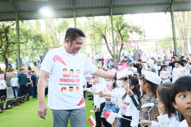 
Herman Deru Ajak Para Ortu di Sumsel Selalu Bahagiakan dan Gembirakan Anak-Anak