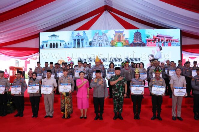 
Kapolri-Panglima TNI Hadiri Doa Bersama Lintas Agama Jelang Hari Bhayangkara ke-77