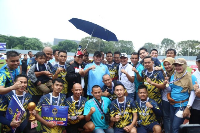 
Sukses Gelar Turnamen Sepak Bola Antar OPD, Herman Deru Kebali Buka Turnamen Sepakbola U20 Piala Gubernur Sumsel 2023
