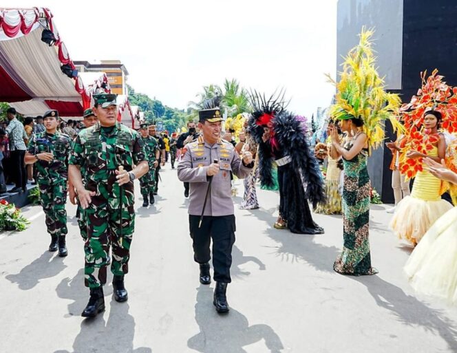 
Kapolri Hadiri Papua Street Carnival, Harap Tingkatkan Ekonomi dan Promosi Pariwisata Papua