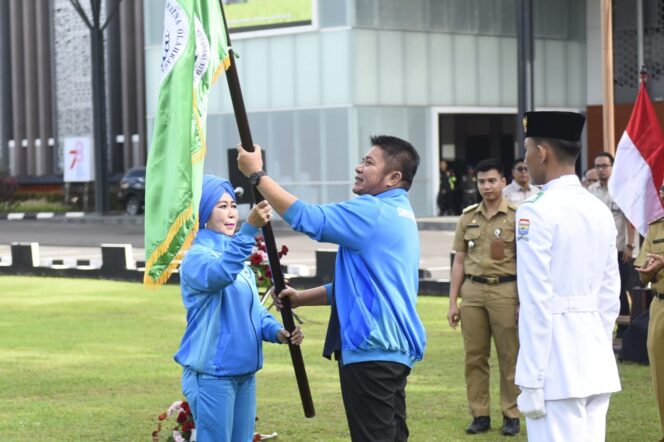 
Herman Deru Motivasi Semangat 138 Kontingen Pornas Korpri Sumsel yang Akan Berlaga di Semarang