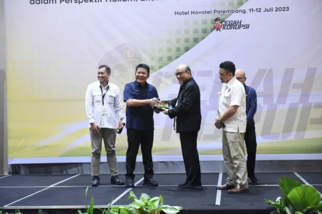 
Herman Deru-Satgas Tipikor Polri Susun Strategi Atasi Persoalan Ilegal Drilling di Sumsel