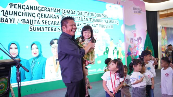 
Cegah Anak Stunting, Herman Deru Launching Gerakan Pamantauan Tumbuh Kembang Balita se-Sumsel
